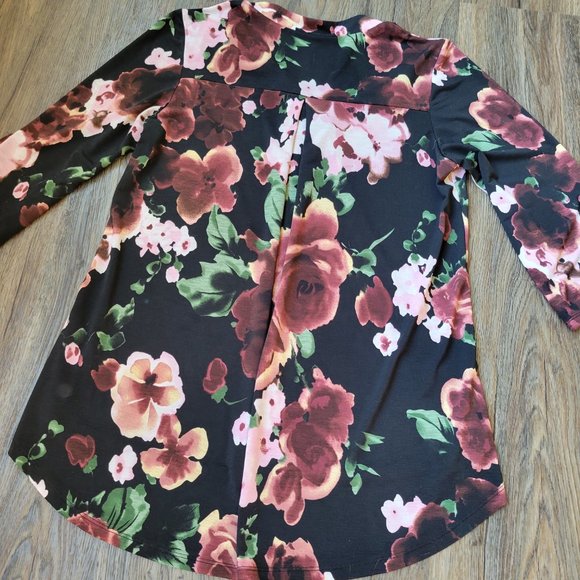 Honeyme Floral Top - Black - Medium - Picture 4 of 4